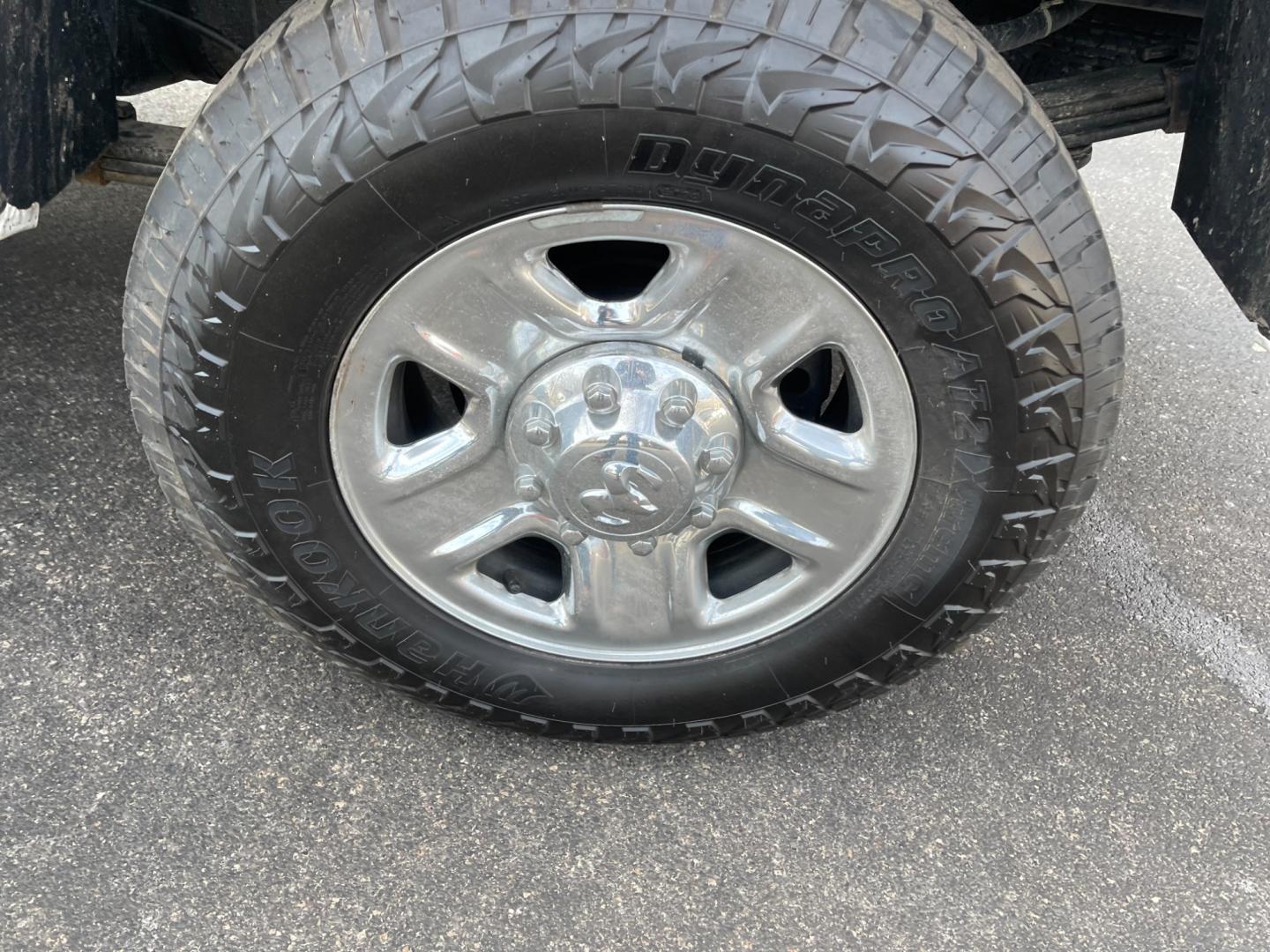 2018 White /Black RAM 3500 Tradesman Crew Cab 4WD (3C63R3GJ7JG) with an 6.4L V8 OHV 16V engine, 6A transmission, located at 11115 Chardon Rd. , Chardon, OH, 44024, (440) 214-9705, 41.580246, -81.241943 - Photo#14